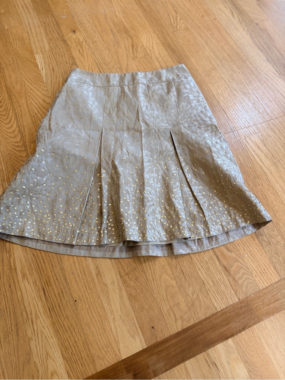 Ladies Size 4P "Ann Taylor" Metallic Gold Pleated Circle Skirt Stud Detail GUC